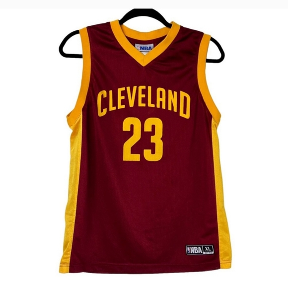 NBA Other - Boys Size XL 16-18 Cleveland Cavaliers Lebron James 23 NBA Jersey Red Gold